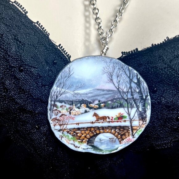 1989 Avon Dashing Through The Snow Broken China Necklace With Multiface Crystal - Picture 4 of 15